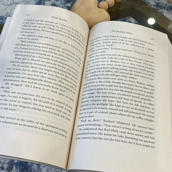 The Porcelain Maker. Freethy, Sarah - Picture 5 of 6